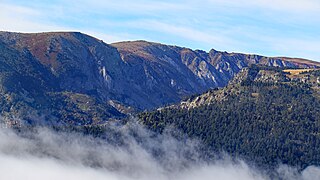 Le sommet du massif et la haute vallée de la Castellane.