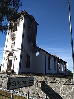 Sjösås nya kyrka, dagen efter branden 2022.