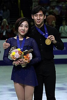 Sui Wenjing and Han Cong at the World Championships 2019 - Awarding ceremony