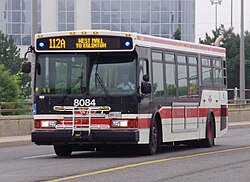 TTC 112A번 '웨스트 몰' 버스의 모습.