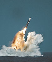 Запуск БРПЛ «Трайдент II» из подводного положения. Ракета может быть оснащена 8 боеголовками W88