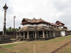 மூதபித்ரியில் அமைந்துள்ள சைனக் கோயிலான சாவீர கம்பத கோயில்