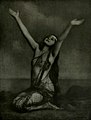 Fotografi tatt i 1921 av Waldemar Eide. Kvinnen på bildet er utkledd som en fe.