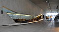 Neubau (von innen aus gesehen) mit Dauerausstellung zur Schiffahrtsgeschichte; Lastensegler aus dem Mittelalter, gefunden 1981 im Bodensee vor Immenstaad