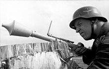 A Luftwaffe soldier using a Panzerfaust, a forerunner of modern-day RPGs Bundesarchiv Bild 101I-672-7634-13, Russland, Luftwaffensoldat mit Panzerabwehrwaffe.jpg