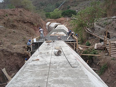 Строительство водопровода около Пенья-Колорады