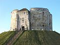 Clifford's Tower er eini hlutinn sem eftir stendur af kastalanum mikla