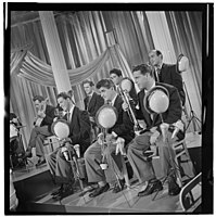 Emil Terry, Lou Mucci, Eddie Zandy, Barry Galbraith, Bill Barber, Al Langstaff et Vahe Takvorian, Columbia Pictures studio, New York, ca. septembre 1947