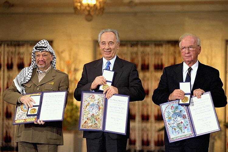 Лауреаты Нобелевской премии мира 1994 года: Ясир Арафат, Шимон Перес, Ицхак Рабин