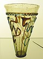 Glasbecher mit Schlangenfadenverzierung (Ende 4. Jh.), Gelduba Grab 4756, Museum Burg Linn