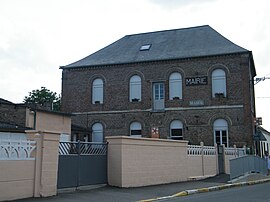 The town hall in Halloy-lès-Pernois