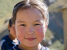 Kirgiz lány