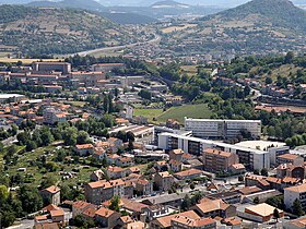 Vue du mont Brunelet, au fond à droite, depuis Le Puy-en-Velay.