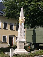 Postmeilensäule op de Markt voor het Rathaus