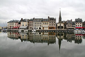 English: Reflection at Honfleur harbour, Norma...
