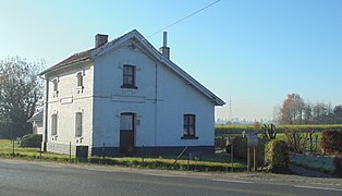 Maison de garde-barrière située en direction de Lembeke.