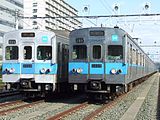 5000系アルミ車（左）と5000系ステンレス車（右） （2006年12月3日 / 深川検車区）