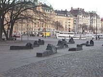 "Till Raoul Wallenberg" av Kirsten Ortwed, Raoul Wallenbergs torg i Stockholm.