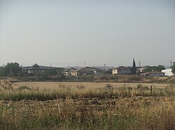 Celkový pohled na Tirat Jehuda od západu