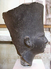 Testa di Userkaf in grovacca. Museo egizio del Cairo.