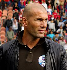 Un sportif beur (kabyle) : Zinédine Zidane.