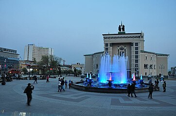 Площадь перед театром