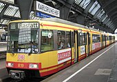 ドイツ鉄道所有車両にはドイツ鉄道のロゴマークや車両番号が記載されていた（2008年撮影）