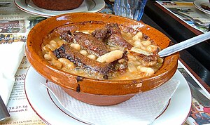 English: A bowl of cassoulet that I had in Car...