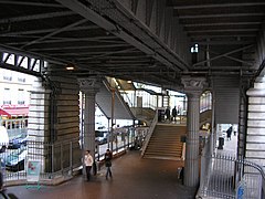 Escadas da estação.