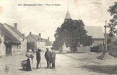 Maisonnais (Cher) Place de l’église