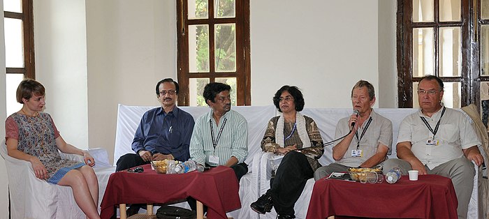 Chai n Chat Session - дискуссия с международным жюри Гаутамом Гошем - президентом жюри (Индия), Дерелом Малькольмом (Великобритания), Анамарией Маринкой (Румыния), Лехом Майески (Польша), Малани Фонсека (Шри-Ланка) .jpg