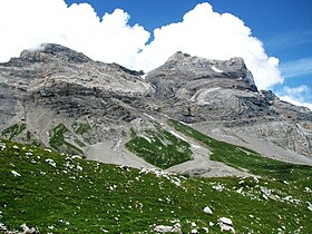 La tête Ronde (à gauche) vue depuis le pas de Cheville.