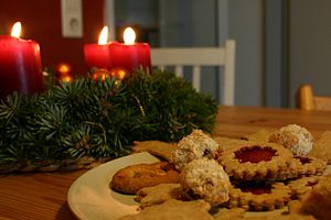 English: Christmas cookies and decoration.