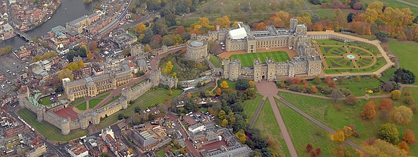 Cmglee Windsor Castle aerial view.jpg