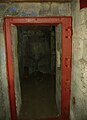 Ościeżnica drzwi pancernych (w tle śluza gazowa), Dąbrowiecka Góra