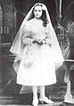 1907. Dina jour de sa première communion, le 2 mai.