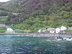 Fajã das Almas, Aspecto do povoado e da costa, Manadas, Velas, Ilha de São Jorge, Açores.JPG