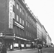 Fredsgatan österut 1963 med Sundsvalls Enskilda Bank i bakgrunden.