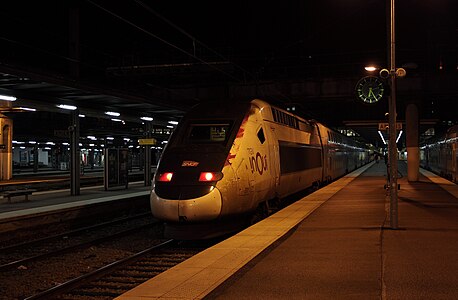La rame TGV Duplex 211 en gare d'Amiens, assurant le service TERGV (2020).