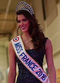 Iris Mittenaere en tant que Miss France 2016.