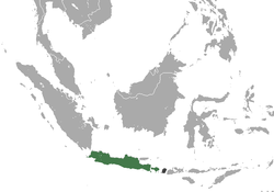 Distribución del lutung de Java (verde — nativo, gris obscuro — origen desconocido)