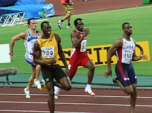 Bolt 200 m masofagayugurishning yakuniy bosqichida Geydan orqada qolmoqda, 2007-yil