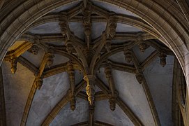 Plafond décoré.