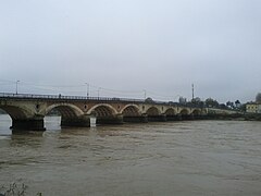 利布爾訥大石橋（法語：Pont de pierre (Libourne)）