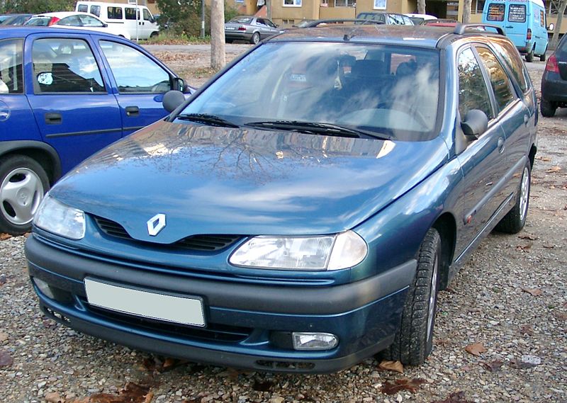 800px-Renault_Laguna_Kombi_front_20071203.jpg
