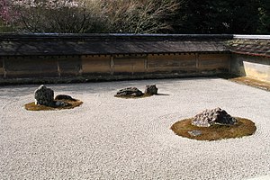 O jardim seco de Ryōan-ji, um templo da escola Rinzai em Kyoto.