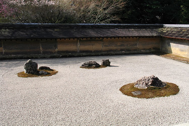 Сад камней дзэн-буддистского храма Рёан-дзи (Киото, Япония), апрель 2004 года