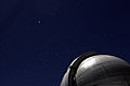 L'étoile Sirius avec vue du dôme du Télescope national thaïlandais (TNT)
