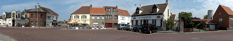 Panoramisch gezicht op de dorpskern (hoek Stenedorpstraat, Steense Dijk en Zilverlaan