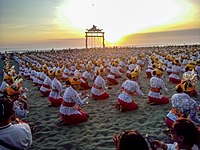 Tari Tenun Bali, 2.000 penari
